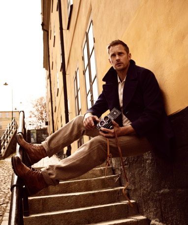 Alexander Skarsgård in a street