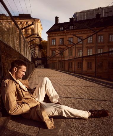 Alexander Skarsgård relaxing