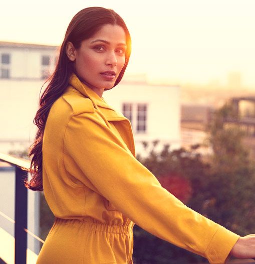 Freida Pinto at a balcony